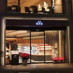 成城学園前駅の北口にあります