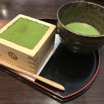 マッチャ ハウス 抹茶館 - 抹茶ティラミス＋抹茶（共の森: 918円）_2017年12月