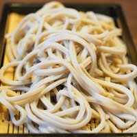 赤坂 蕎介 - 挽きくるみ生粉打ち(十割そば) 1134円
