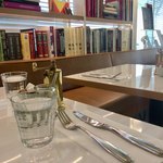 bills 福岡 - 店内