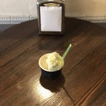 ジェラテリア アクオリーナ - ノッチョーラ ピスタッキオ キウイブーノの3種盛り（630円）税込