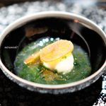 エクアトゥール - 焼いたゆり根の団子、 青海苔のソース、 自家製カラスミ添え