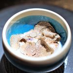 エクアトゥール - 虎河豚の白子のフラン、 黒トリュフ