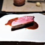 エクアトゥール - 牛タン、 赤ワインとフォンドボーと粒マスタードのソース