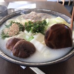 功刀屋 - 鶏白湯うどん 大盛り 930円