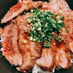 焼天狗 - お肉が柔らかくて甘い。ご飯はガーリックが効いてる。