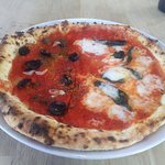 真鶴ピザ食堂KENNY - 赤のうずわとマルゲリータ（ハーフ&ハーフ）（2017.11）