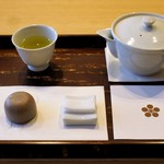 Yamadaya Manjuu Gen - 山田屋まんじゅう、お茶セット　180円