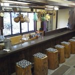 五頭の山茂登 - 増築を重ねているのか、店内はいくつかのブロックに分かれている。これは一番奥のブロック。