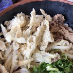 うどんの小麦冶 - ぶっかけうどんにオンするんよ