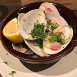 トラットリア クアルト - 前菜；クラムのスープ。