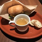 カフェ・アドレス - アドレスチーズバーガー。
      旨し。