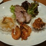 青蓮 - 前菜の盛り合わせ。一つ一つが丁寧で繊細な感じです。