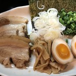 不動 - トッピング全部盛り=特製  250円増