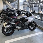 MASA'S KITCHEN - ＪＰタワーのバイク置き場にＮｉｎｊａ４００Ｒを停めて