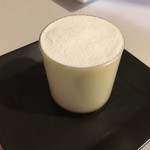 成城アルプス - プリンも綺麗！上に粉！芸術的！421円、安い！
      ファン多し！小さなお子様にもオススメ！