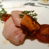 代官山ASO チェレステ 二子玉川店 - 低温でローストした栗豚　モッツァレラとトマト、山椒塩を添えて
