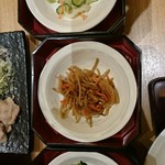 大かまど飯　寅福 - おかわり自由のお惣菜三種
