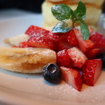 78846613 - 苺、ブルーベリー、バナナ