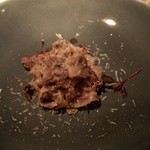 フィオッキ - ライ麦を練り込んだタリアテッレ 洋梨と鹿のラグー