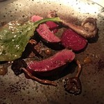 フィオッキ - 山鳩のロースト 　無花果のソース、柿のピュレ、ビーツのピュレ、茸