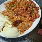 寿千 - 料理写真:ホルモンやらミノやら並肉やら一人前でこの量(゜ロ゜)