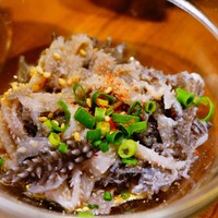 熟成ホルモン・山形牛 炭火焼肉 牛語 - 純国産ホルモンの刺身（センマイ刺し）