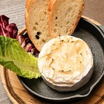 Grilled whole camembert cheese with garlic toast