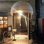 Alla Goccia - 店の外観　アプローチ 此方から２階へ