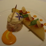 ラ・ベ - フランス産ホワイトアスパラのボッシェ 昆布のジュレとエシャロットの マルメラード 毛蟹のエフィロシェ マスタードクリームを添えて 