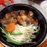 ペッパーランチ - 自分でステーキソースをかけます