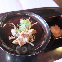 国登録文化財 二木屋 - 箸付け 牛肉と牛蒡のきんぴら 木の芽