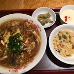 赤坂璃宮 - 酸辣湯麺セット