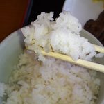 味の牛たん との助 - 麦入りごはん…小学校の給食でカレーの時麦ご飯でした…