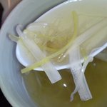 味の牛たん との助 - ネギが結構育成されていました　笑