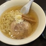 手打ちらーめんはやぶさ - 伊吹いりこと鰹のらーめん 780円
            すだちが付いてきます♪