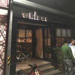 whinos bar & kitchen - 入り口