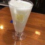インド・ネパール料理 ガネーシャ - ラッシー。もっと濃いのが好みでした。