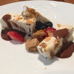 セゾニエ - バナナのパルフェ　ベリーとクランブル