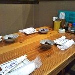 やき鳥三太郎 - テーブル席(2017年12月29日撮影)