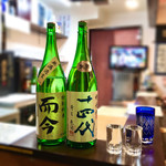 よねさん - ＜2018年01月再訪・83回目＞日本酒2種呑み比べ・900円・十四代・純米吟醸・槽垂れ・角新・本生（山形県・高木酒造）＋而今・特別純米・無濾過生（富山県産五百万石）（三重県・木屋正酒造）