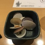 魚や一丁 - お通しの稚貝