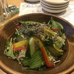 魚や一丁 - 7種の野菜と昆布サラダ