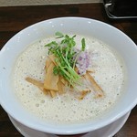 麺屋 昊鶏 - 昊鶏麺 泡立ったクリーミーなスープでした。