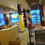 マクドナルド - かなり新しい店舗で広い店内
