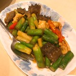 GOLDENTOP RESTAURANT - ③赤ナマコ・アスパラ・大正エビの炒め2800元
