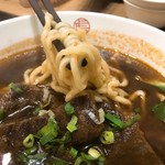 MAZENDO - ①紅焼牛肉麺180元