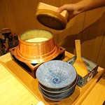 羽釜で炊きたてのご飯