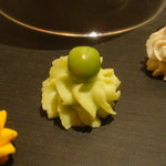 オルタシア - 有機野菜のヴァリエーション(グリーンピースのムース)。