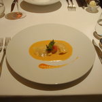 オルタシア - ラングスティーヌとズワイ蟹のラヴィオリ　トマトクリームソース。